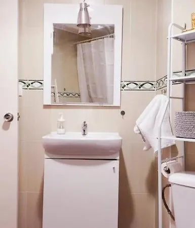 Bonito De Dos En El Centro Y Calle San Miguel トレモリノス