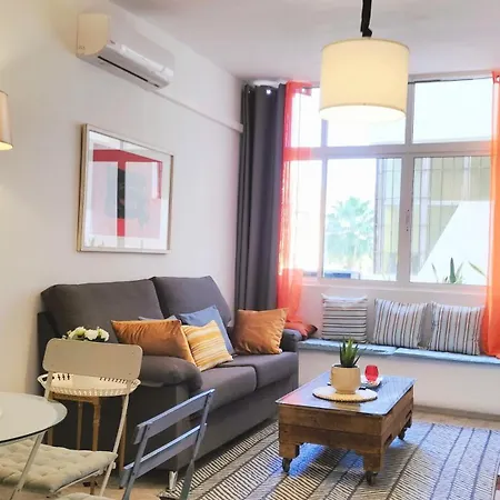 Bonito De Dos En El Centro Y Calle San Miguel トレモリノス